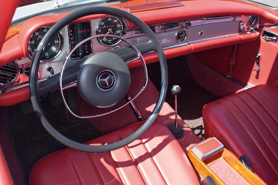  Mercedes-Benz 280 SL Roadster 1968 года  (фото 15 из 21)